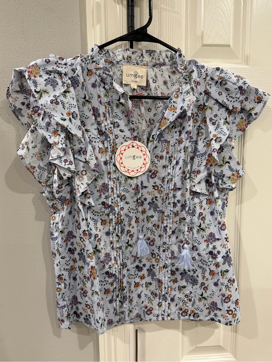 Umgee Tops - Umgee light blue floral ruffle sleeve tie neck blouse Sz S